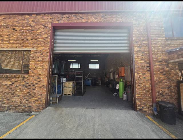 550M² WAREHOUSE TO LET IN ANDERBOLT